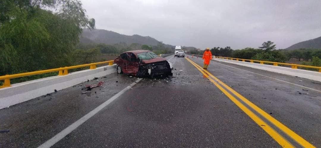 accidentan dos carros 1