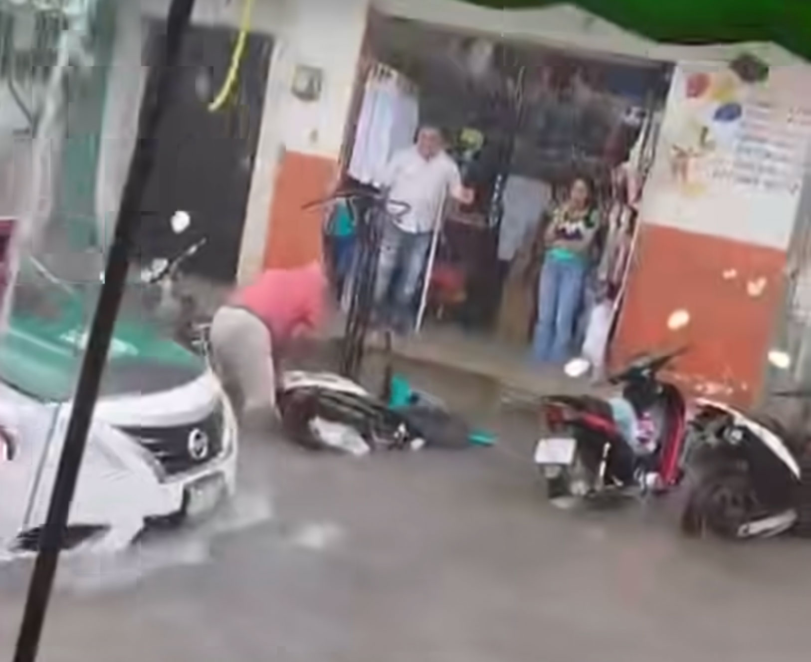 Fuertes-lluvias-provocan-corrientes-e-inundaciones-en-Tonal+í3