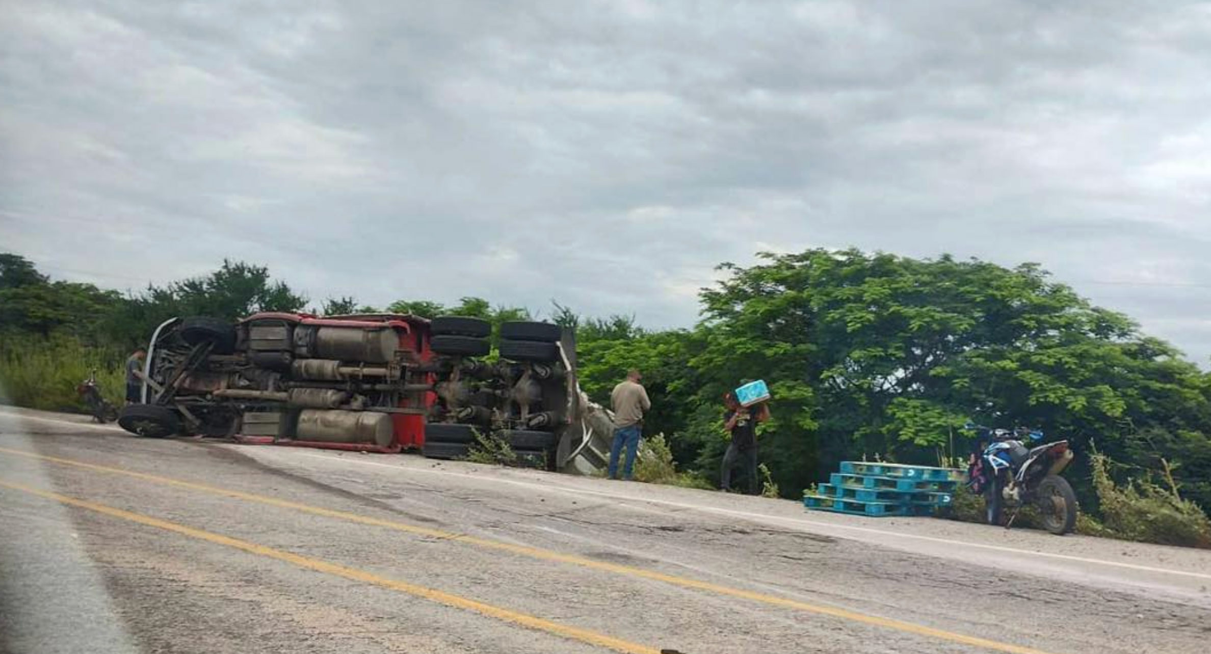 Accidente-de-tra¦üiler-en-la-carretera-Arriaga1