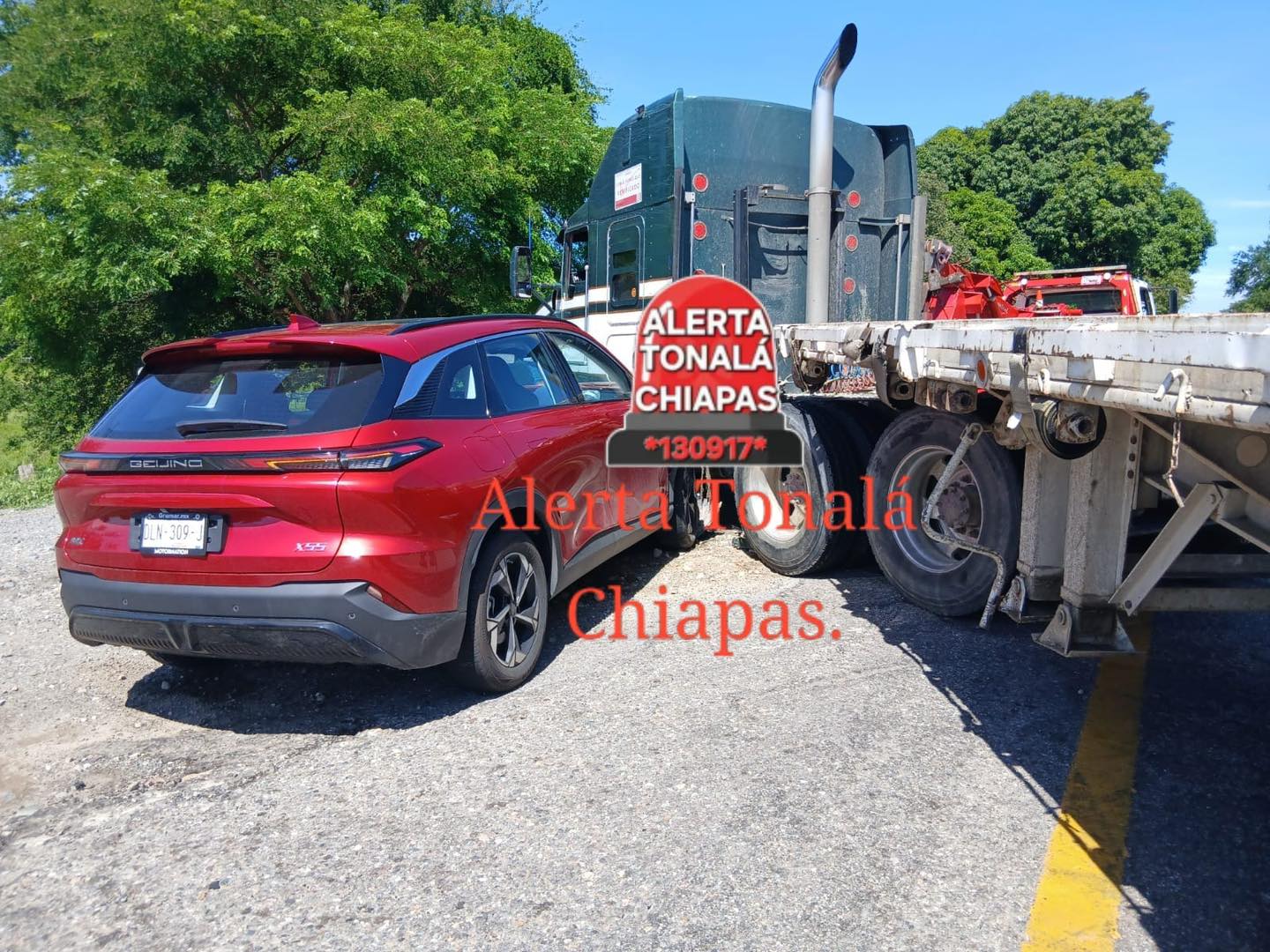 Choco¦ü camioneta nuevecita con tra¦üiler en tramo Tonala¦ü1