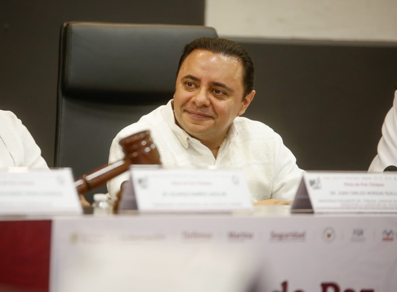 Guill+®n impulsa reformas que colocan 1