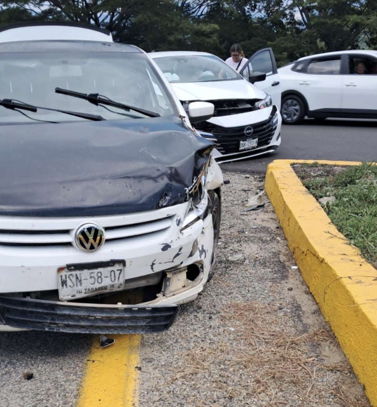 Choque entre dos vehi¦üculos deja una nin¦âa lesionada en bulevar de Tonala¦ü1