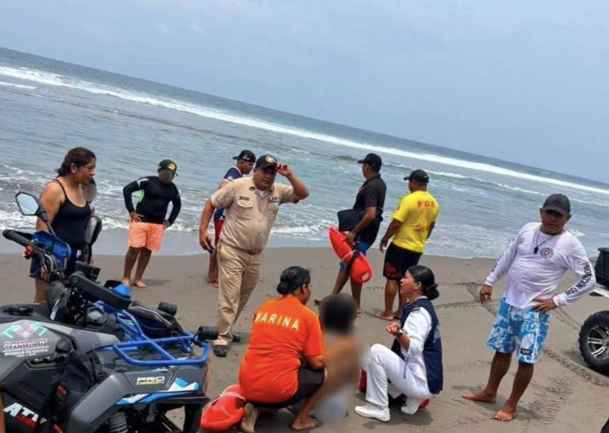 Rescatan a joven de 16 an¦âos en playas de Puerto Arista1