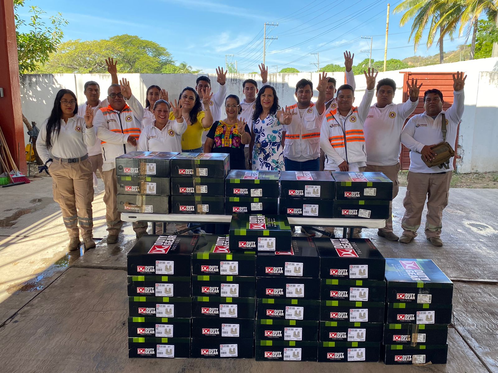 Entrega Equipo de Protección Personal a elementos de Protección Civil ...