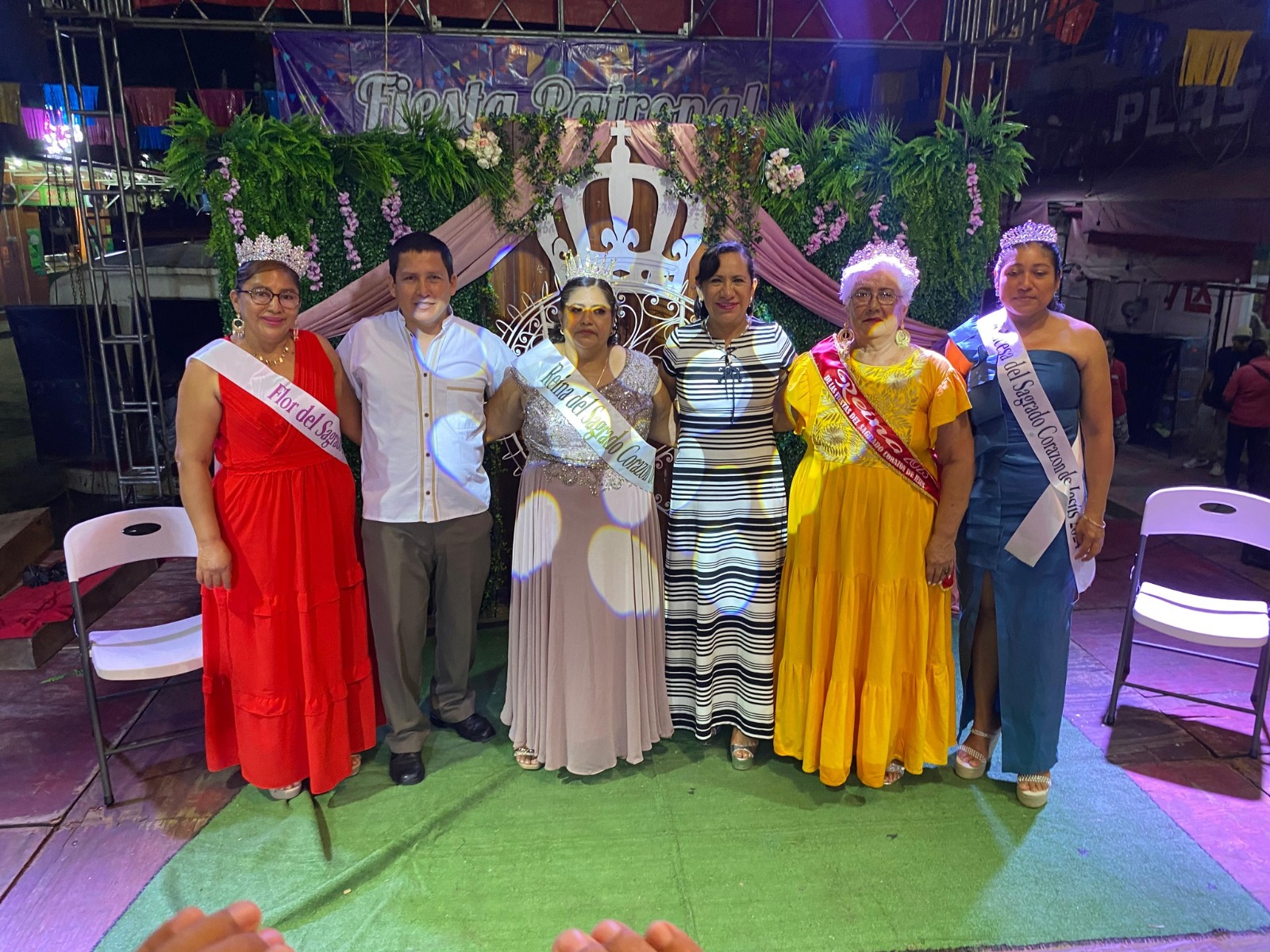 Corona Yolanda Alonso a la Reina del Sagrado Coraz+¦n de Jes+¦s1