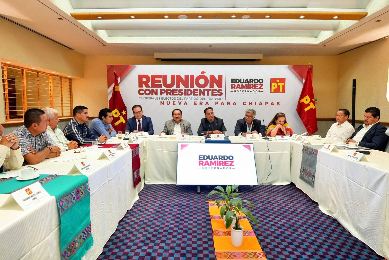 ERA SE REUNE CON PRESIDENTES MUNICIPALES-1