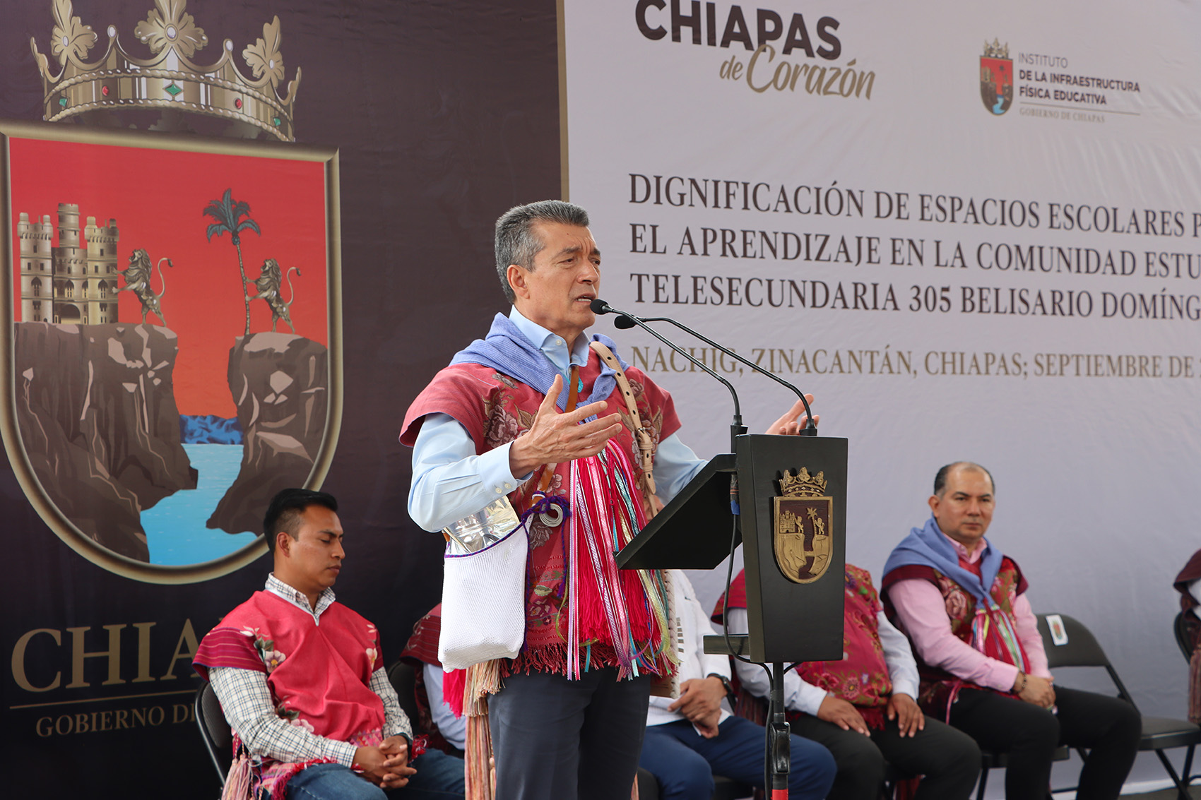 RUTILIO INAGURA AULAS EN TELESECUNDARIA-1