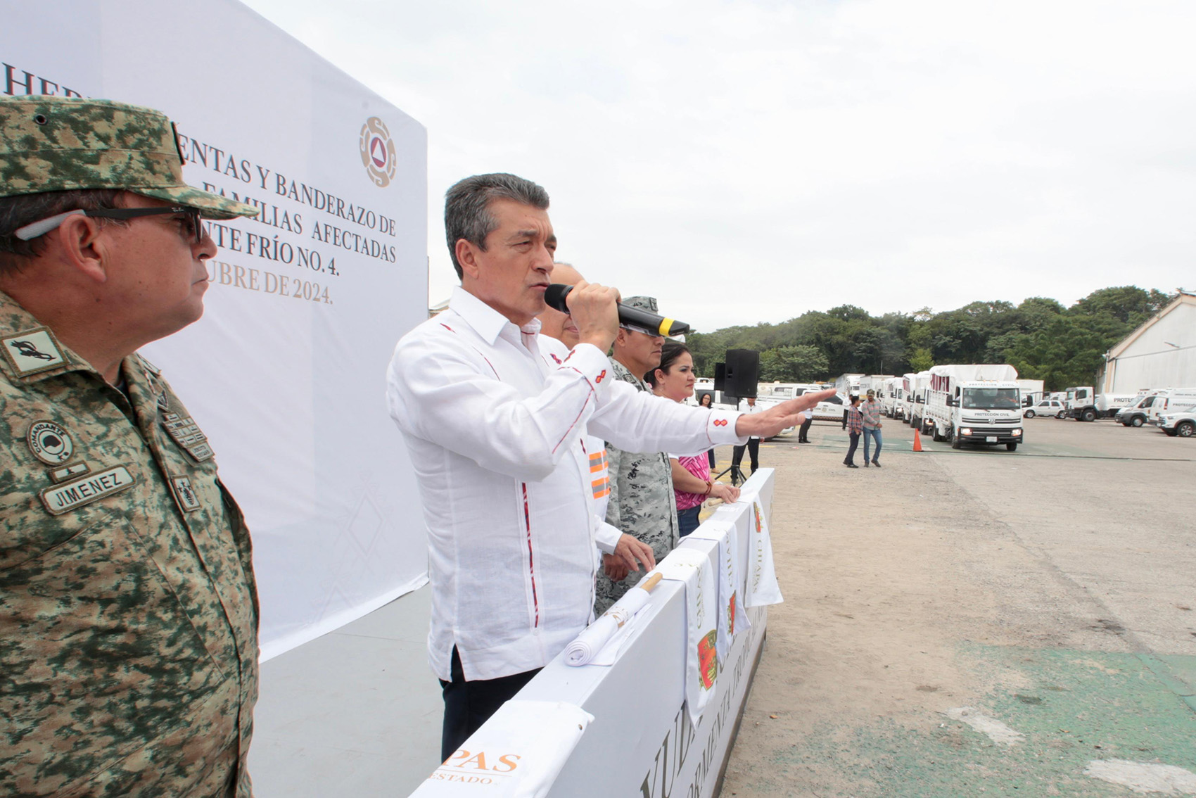 RUTILIO BANDERAZO DE AYUDA A POBLACION AFECTADA-1