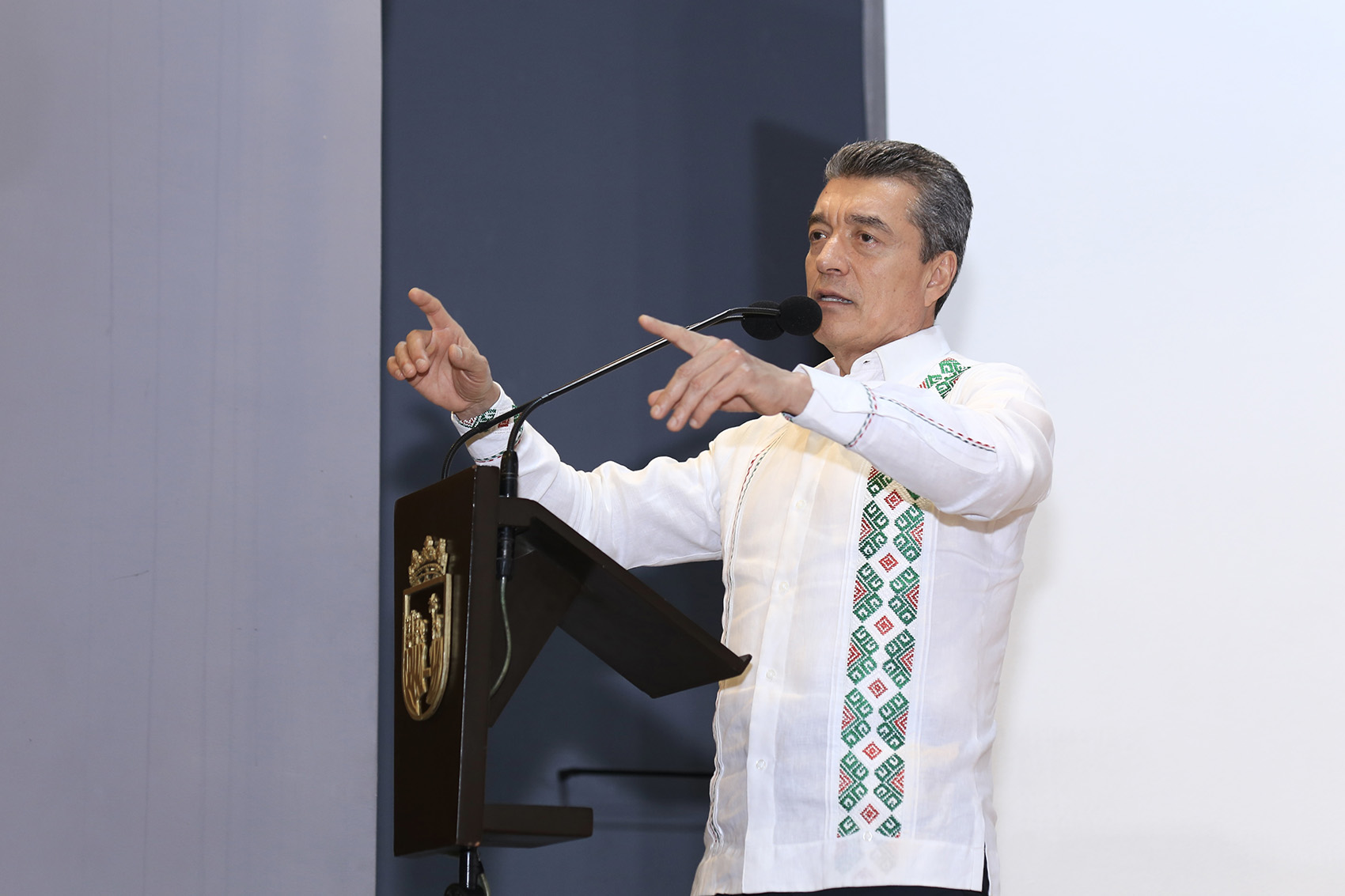 RUTILIO ENTREGA ESTIMULOS A MEDALLISTAS-1