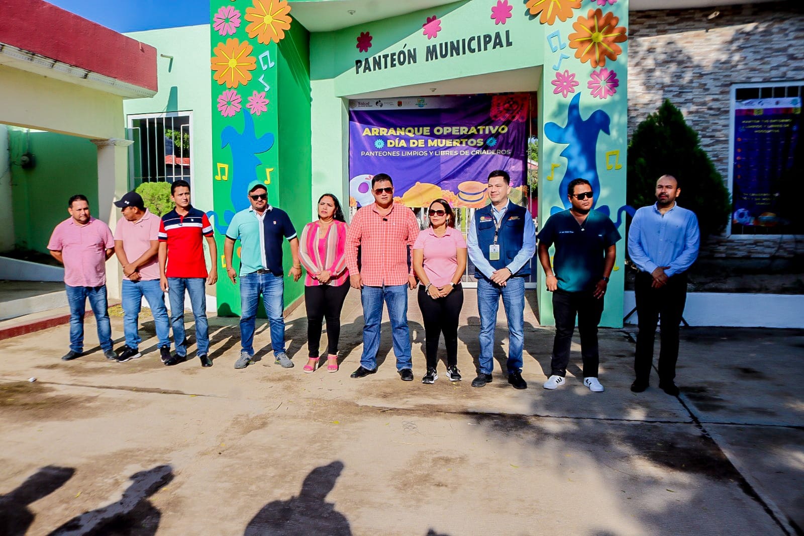 Realizan fumigaci+¦n y abatizaci+¦n en pante+¦n de Arriaga1