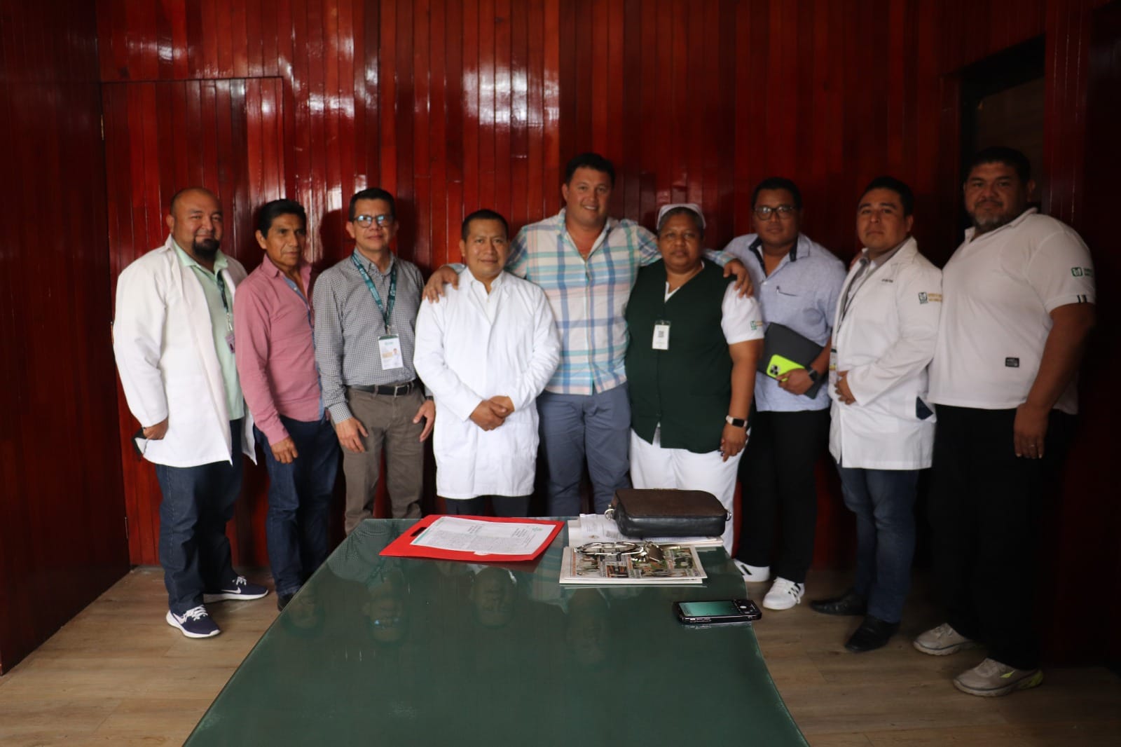 Se re+¦ne Alejandro Patrinos con autoridades de salud de Arriaga1