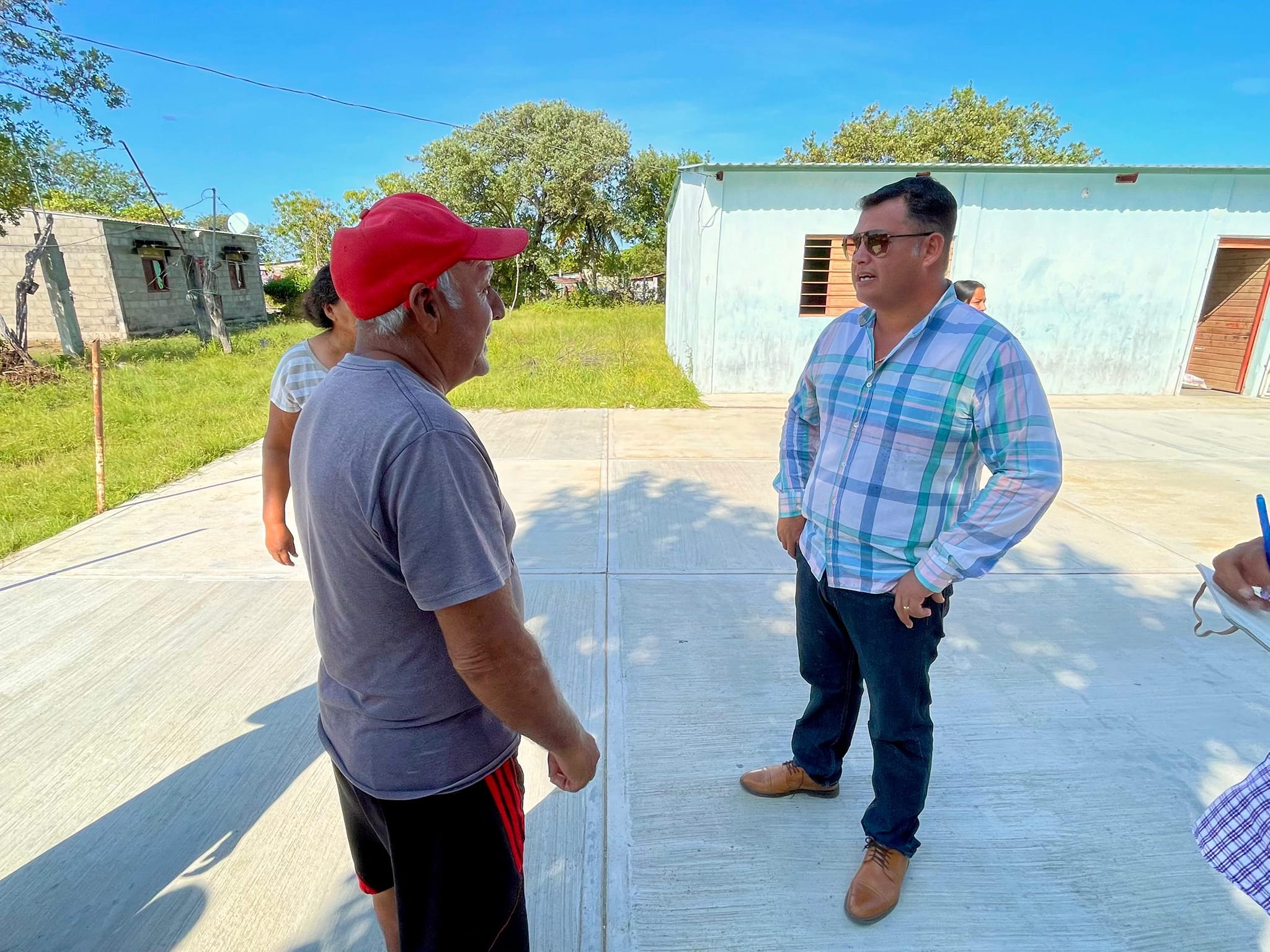 Reitera compromiso Alejandro Patrinos con pobladores de El Pleito1