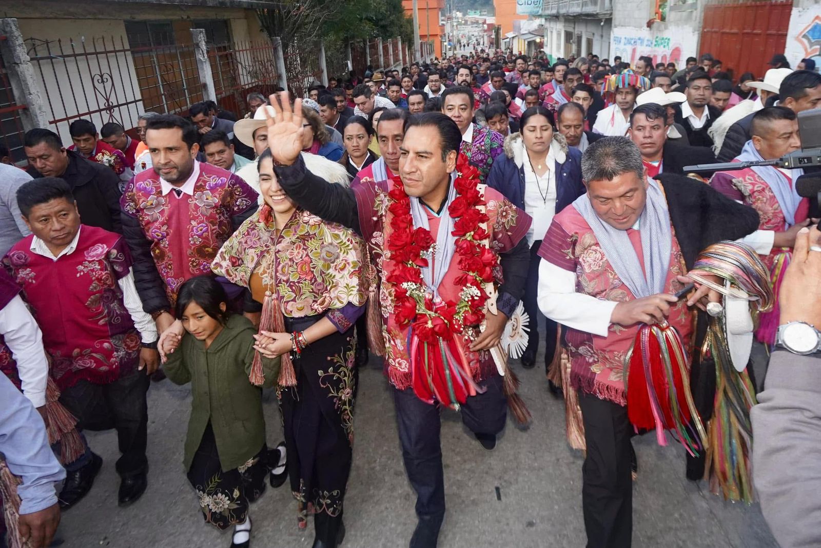 ERA RECIBE BENDICIONES DE INDIGENAS-1
