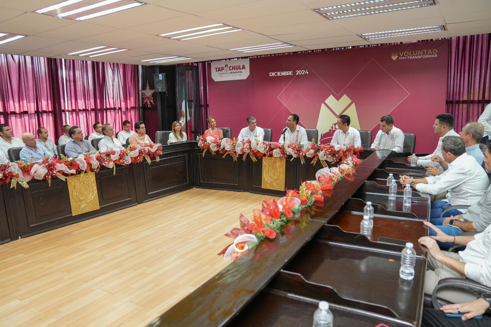 ERA-SOSTIENE REUNION CON EMPRESARIOS EN TAPACHULA-1