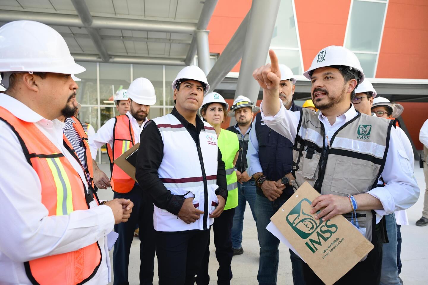 ERA Y ZOE SUPERVISAN HOSPITAL DEL IMSS EN TUXTLA-8