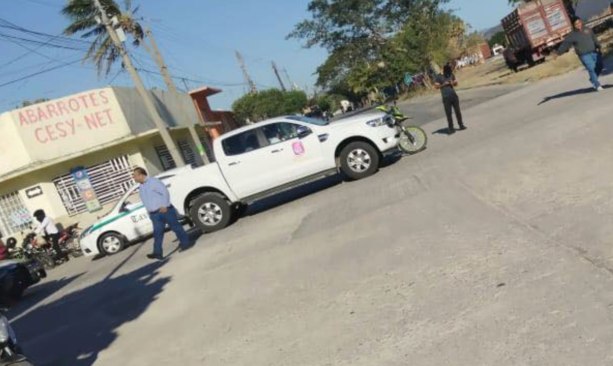 Chocaron-camioneta-y-moto-a-la-altura-de-la-Bedwell-en-Arriaga2
