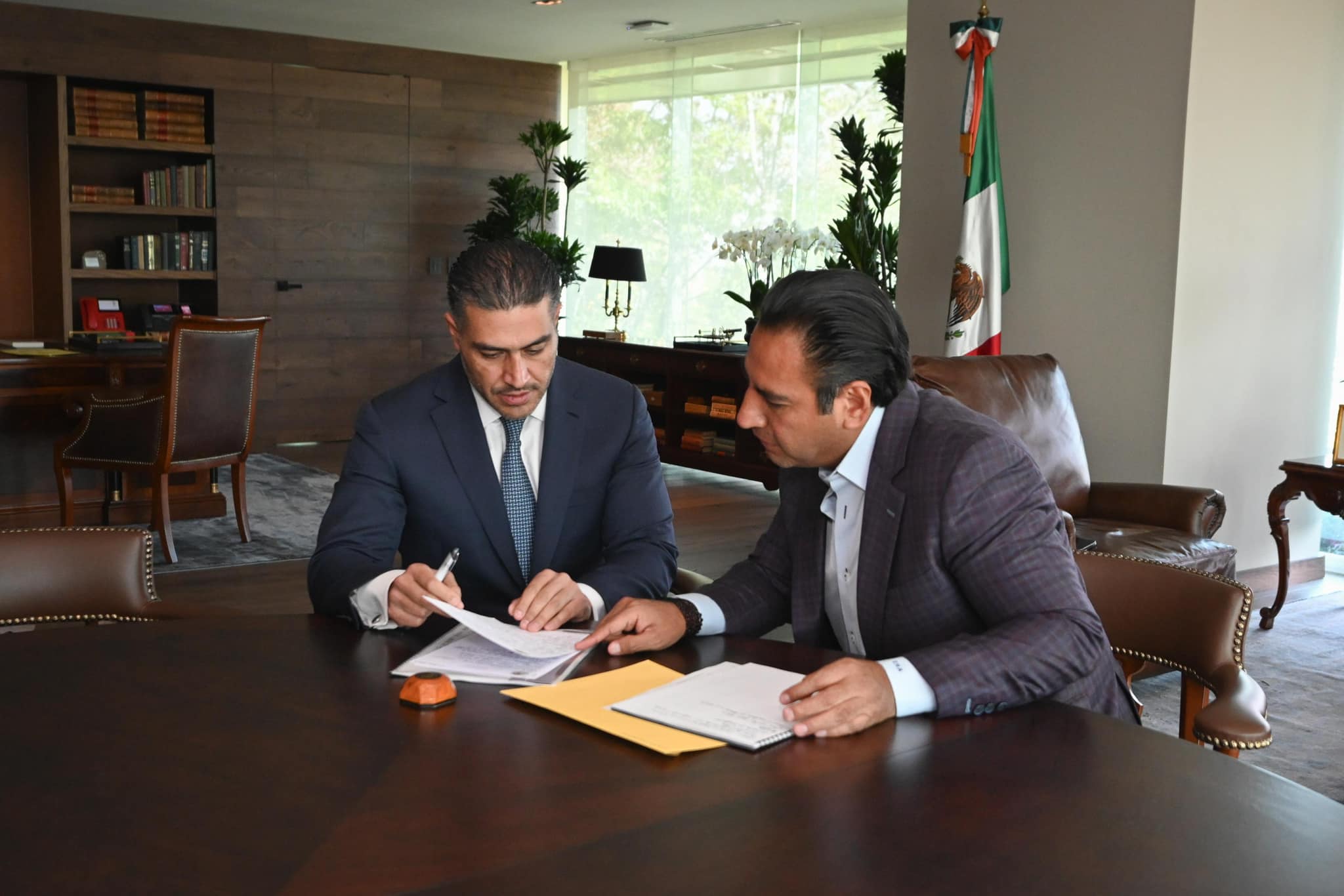 ERA -SE REUNE CON HARFUCH-1