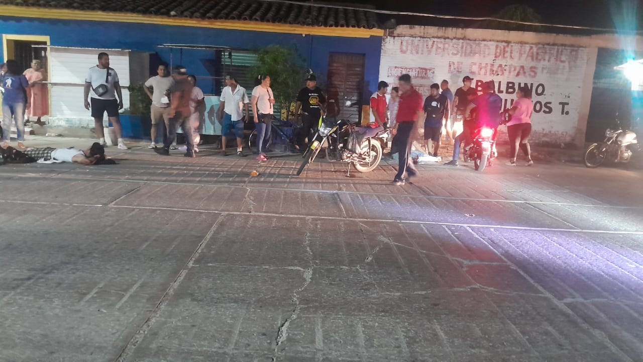 Motociclistas chocaron en Arriaga1