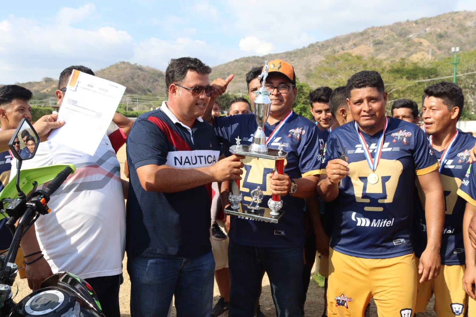 Atestigua Alejandro Patrinos gran final de f+¦tbol en Arriaga