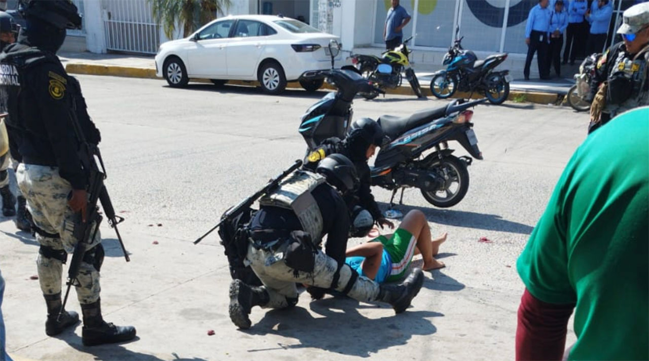 Se-accident+¦-con-todo-y-moto-en-centro-de-Arriaga1