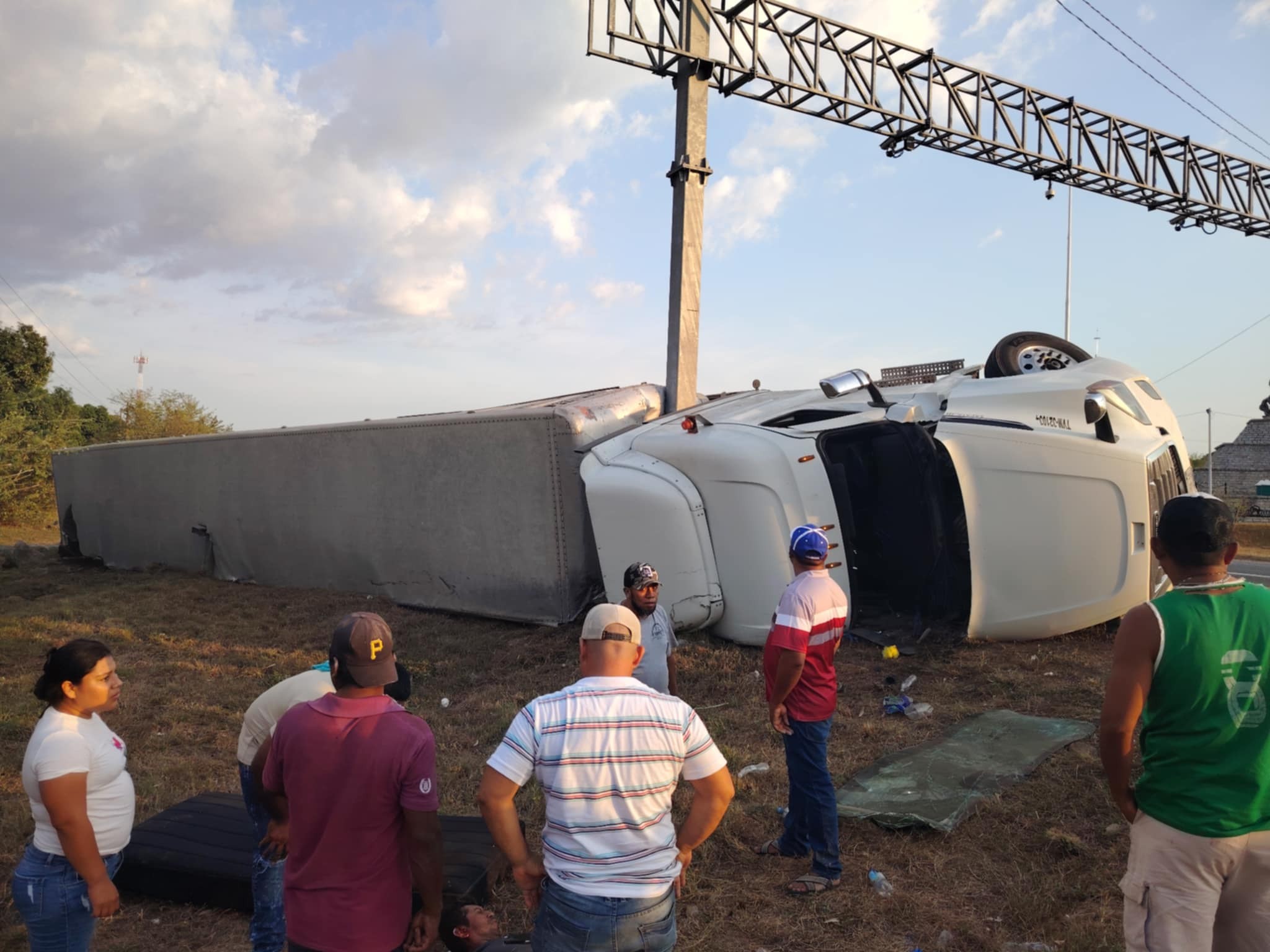 Accidentazo con vacas en carril de incorporacio¦ün Tonala¦ü4