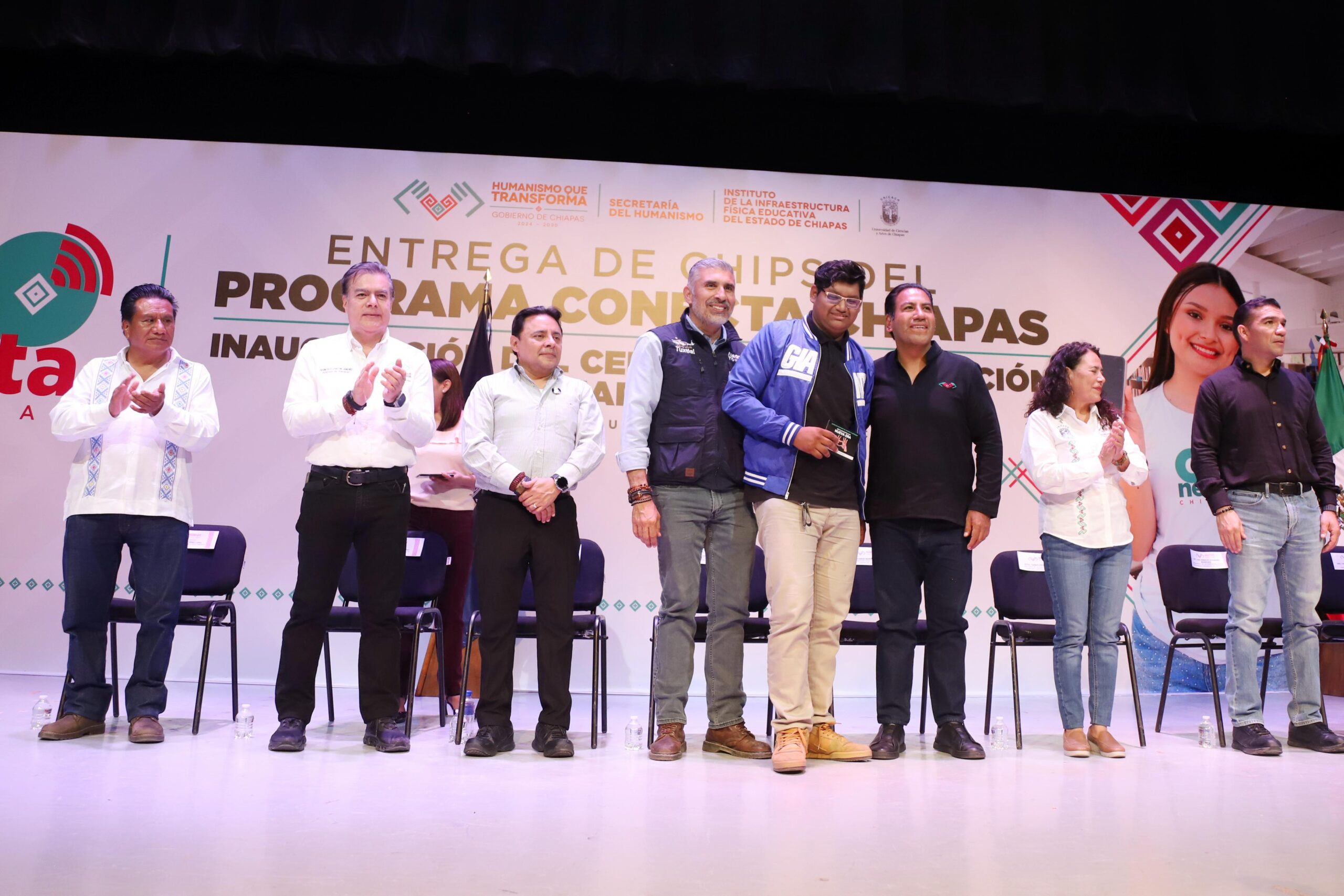 PODER JUDICIAL-ASISTE MORENO GUILLEN A LA ENTREGA DE CONECTA CHIAPAS-4