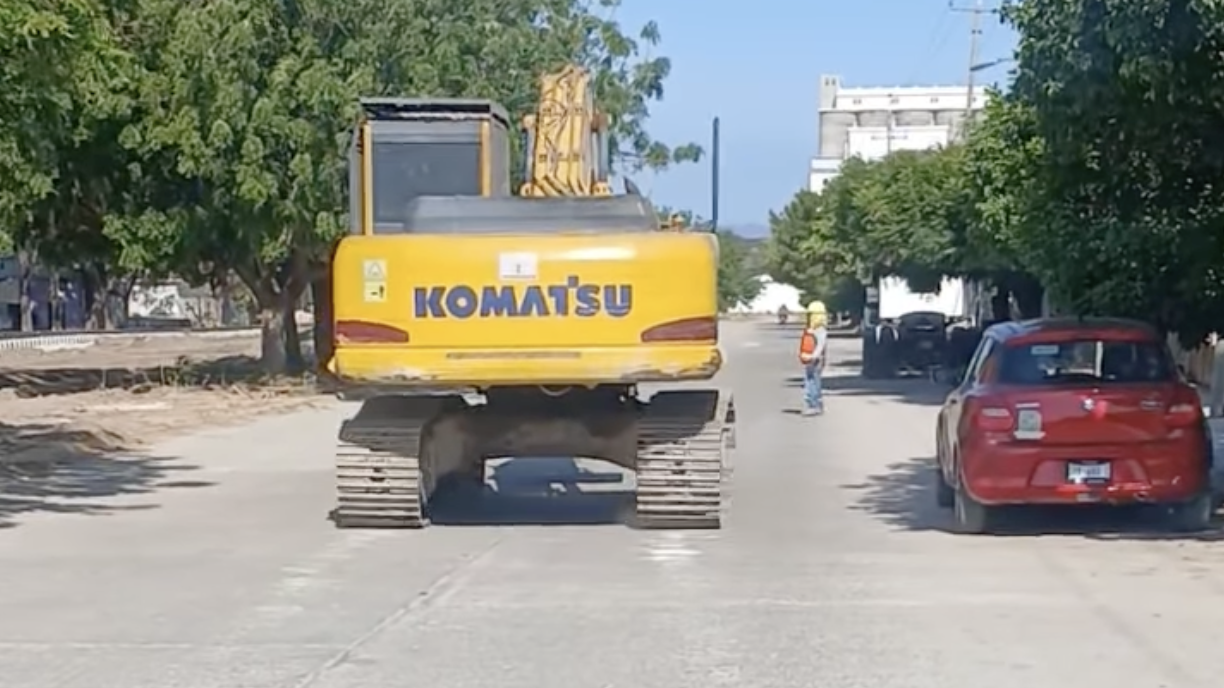 Se+¦alan a maquinaria pesada de afectar vialidades en Arriaga1