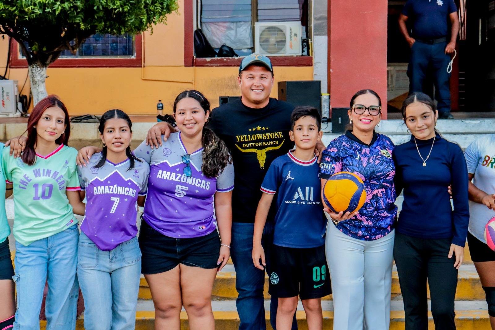 Continu¦üa con e¦üxito la Liga de Voleibol 3x3 en el Parque Central de Arriaga4