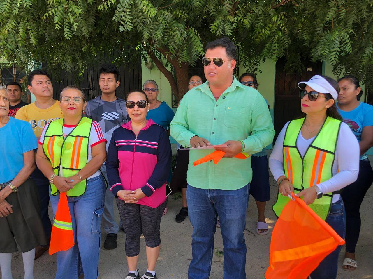 Dan banderazo de inicio de obra en Los Laureles4