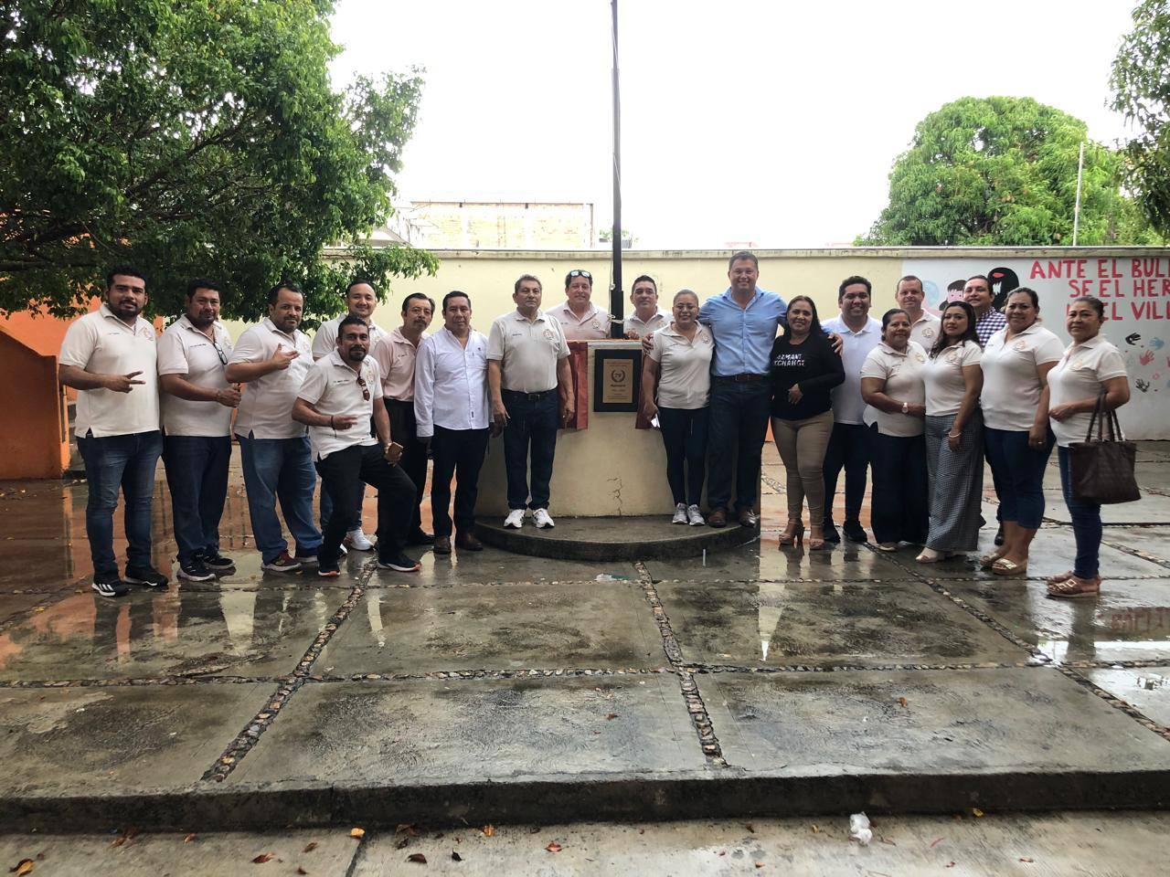 Reconoce Alejandro Patrinos trayectoria de escuela1