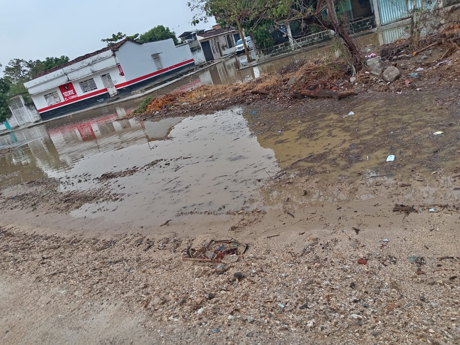 Se inundaron varias casas tras lluvias en Zanatenco 021