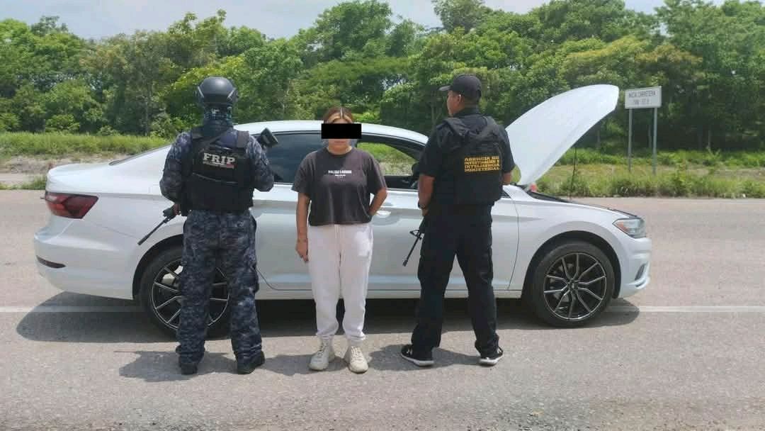 Detenida con reporte de carro robado1