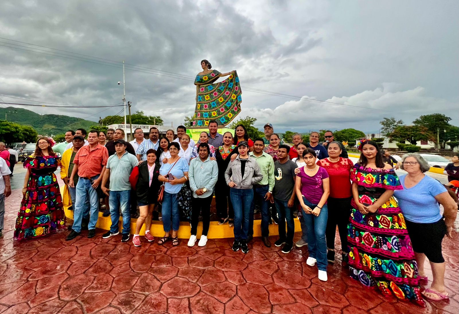 Presidente municipal Alejandro Patrinos Ferna¦ündez da un paso hacia la modernidad de Arriaga con la inauguracio¦ün de la Rotonda y Monumento a la Chiapanequidad1