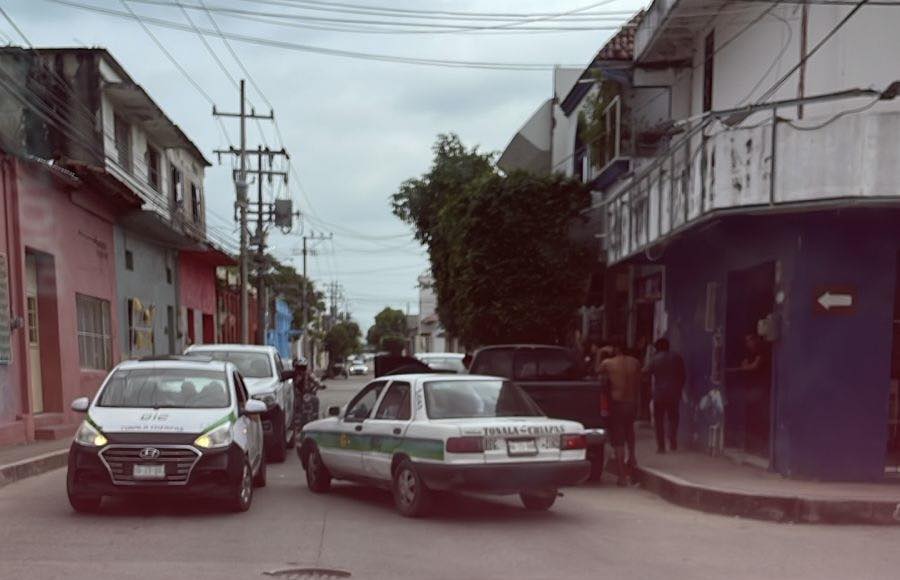 Chocaron taxi y carro particular en zona centro de Tonala¦ü1