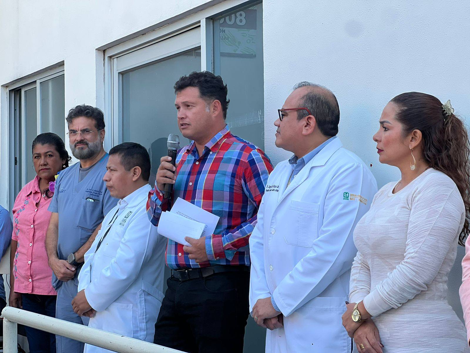 Alejandro Patrinos Fern+índez respalda campa+¦a de cirug+¡as extramuros de v+írices con l+íser1