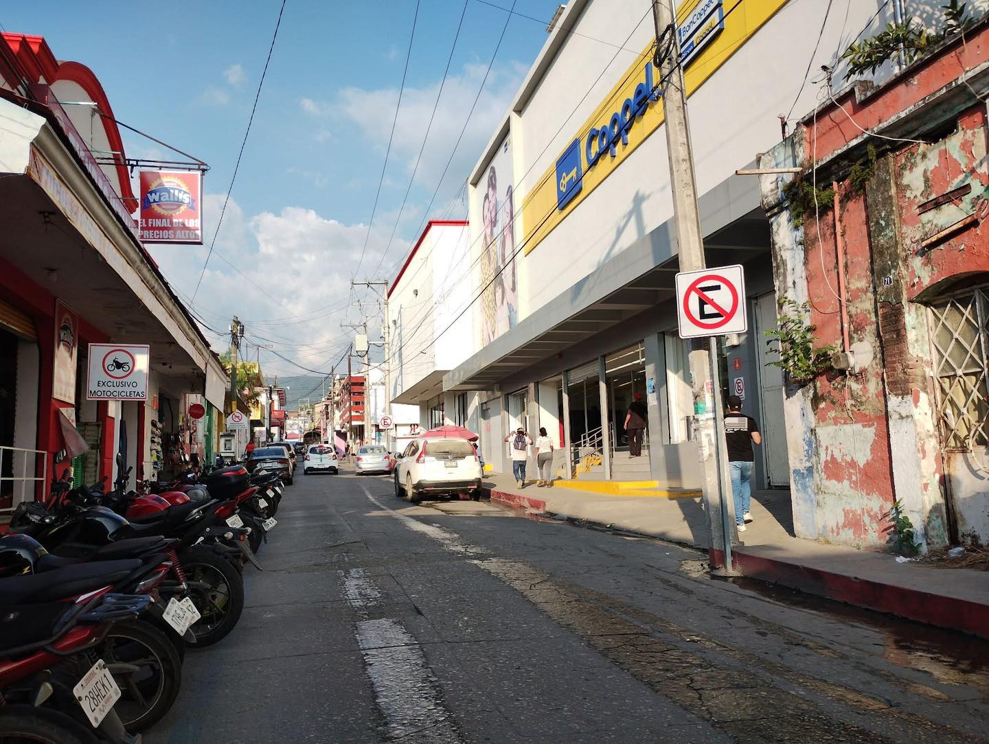 Le robaron 90 mil pesos y un celular en centro de Tonala¦ü1