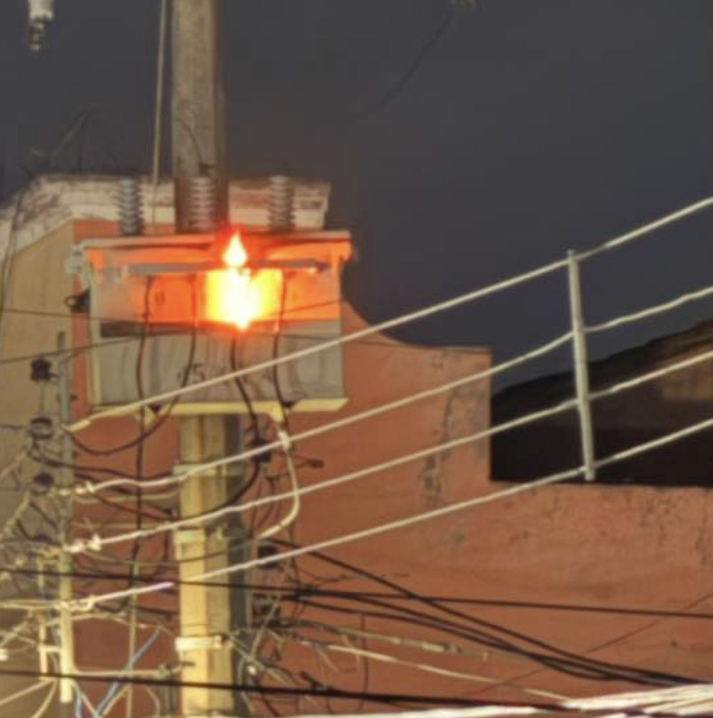 Alarma por incendio en transformador la noche del 14 de febrero en Arriaga