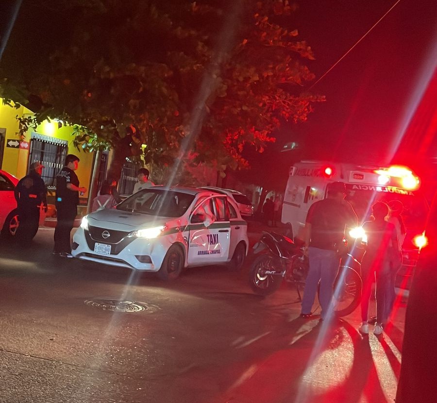 Chocaron moto y taxi en cabecera municipal de Arriaga