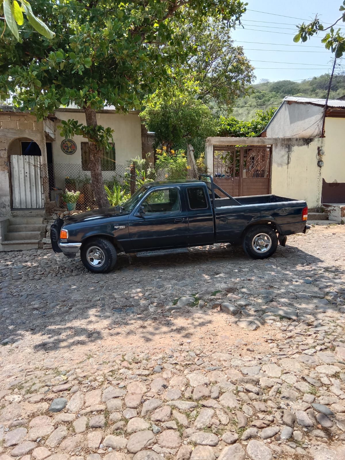 Roban camioneta con herramientas de herreri¦üa en Arriaga1