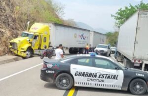 Fuerte accidente en la caseta de la autopista Arriaga–Tuxtla deja varios lesionados