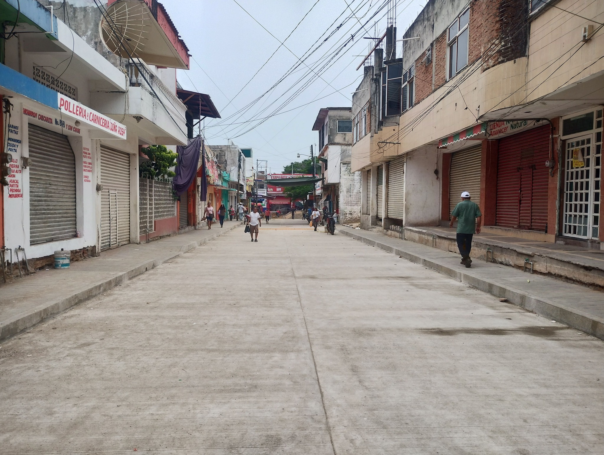 Locatarios y ciudadanos sen¦âalan afectaciones por lentitud de obras en Tonala¦ü1