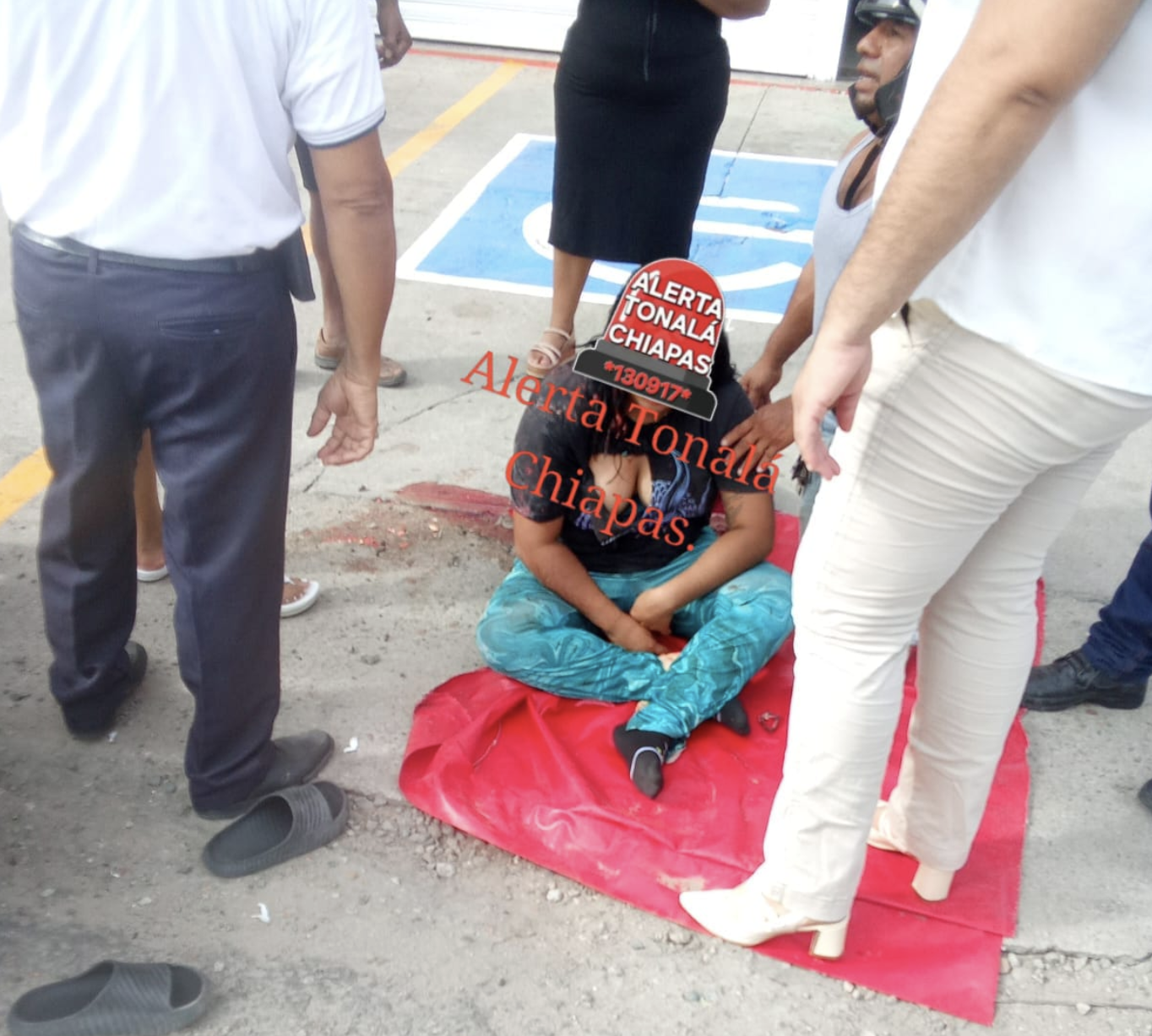 Accidente de motocicleta deja dos lesionados en cabecera de Tonala¦ü1