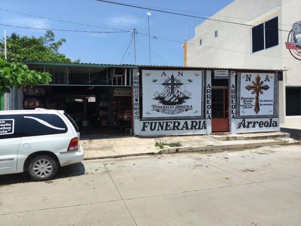 Atacan a balazos funeraria en la bahi¦üa de Paredo¦ün1