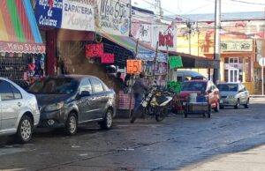 Comerciantes salen a las banquetas y calles de Arriaga, denuncian