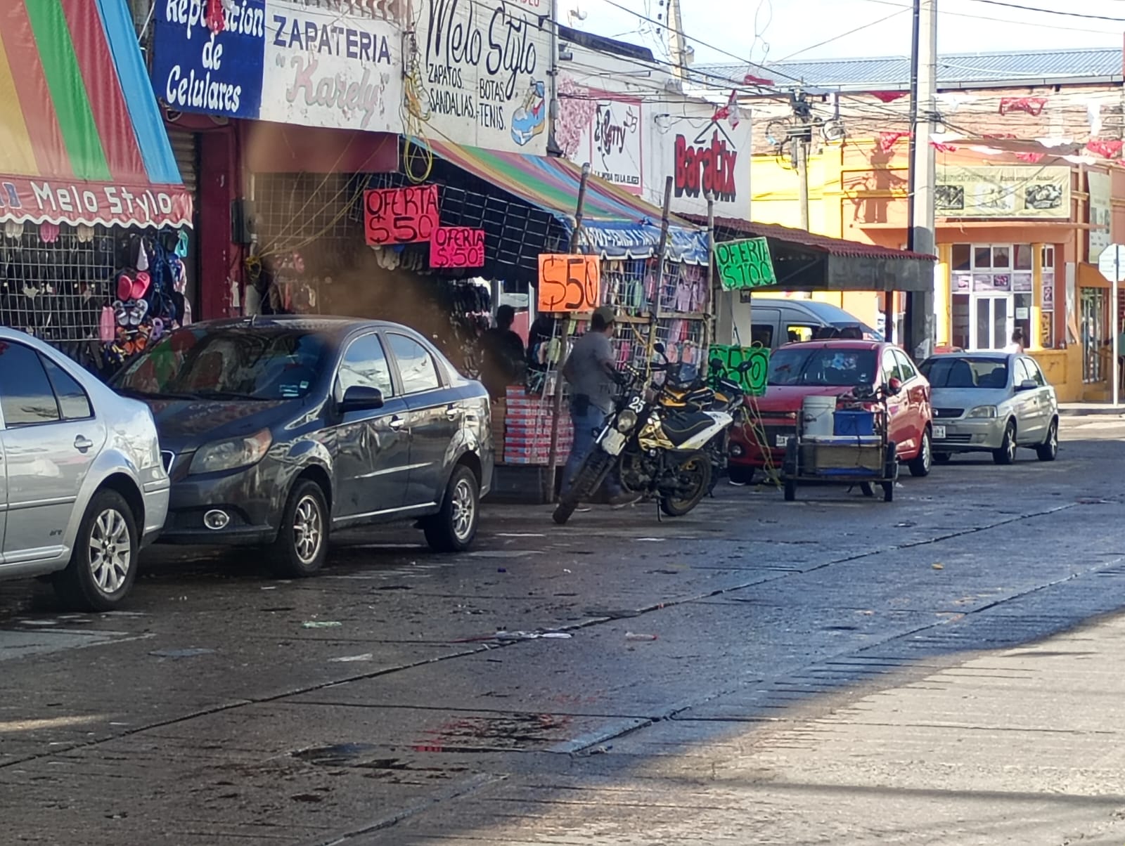 Comerciantes salen a las banquetas y calles de Arriaga1