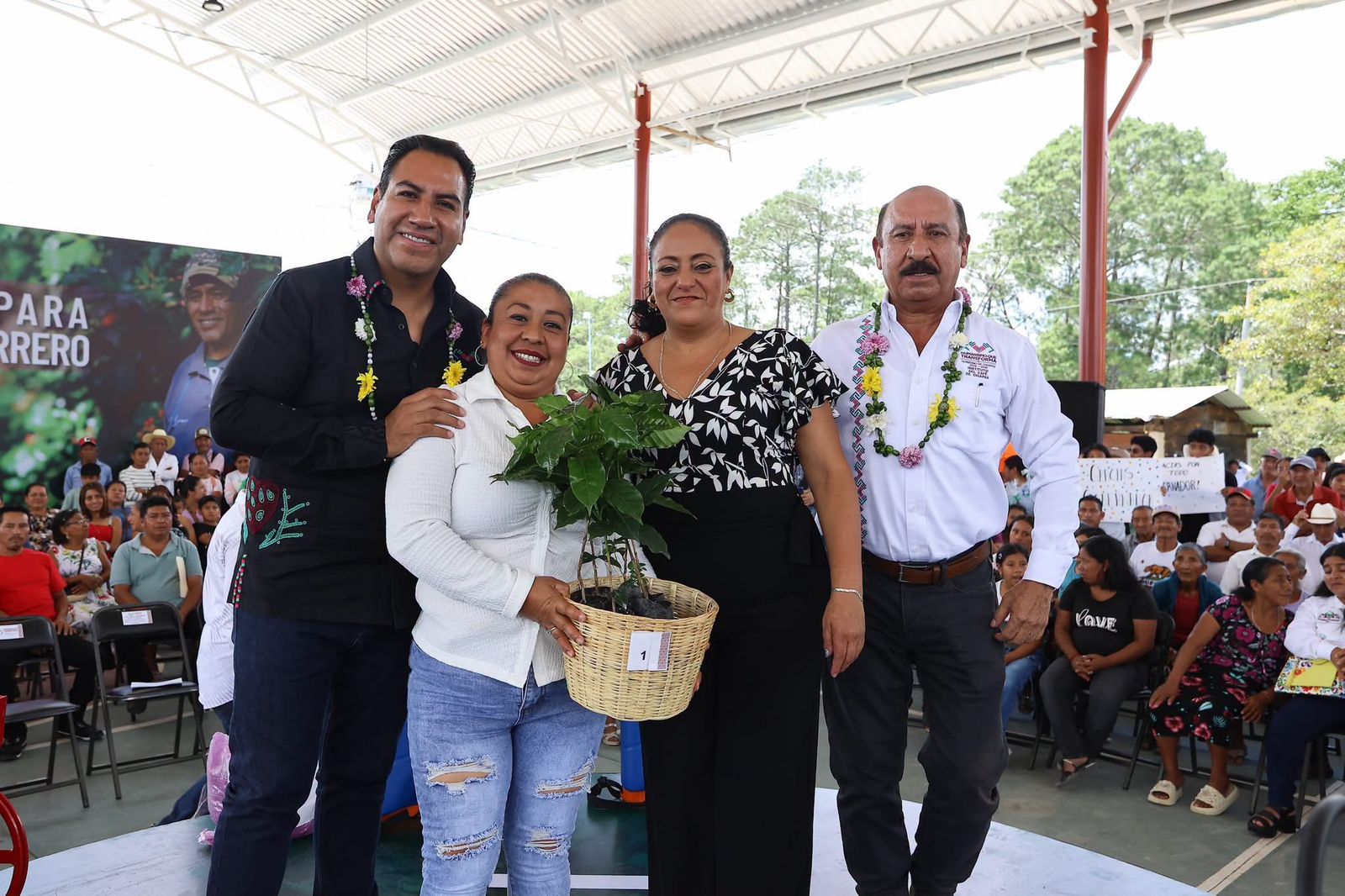 Eduardo Ram+¡rez entrega apoyos al campo y pone en marcha obras prioritarias en la Frailesca
