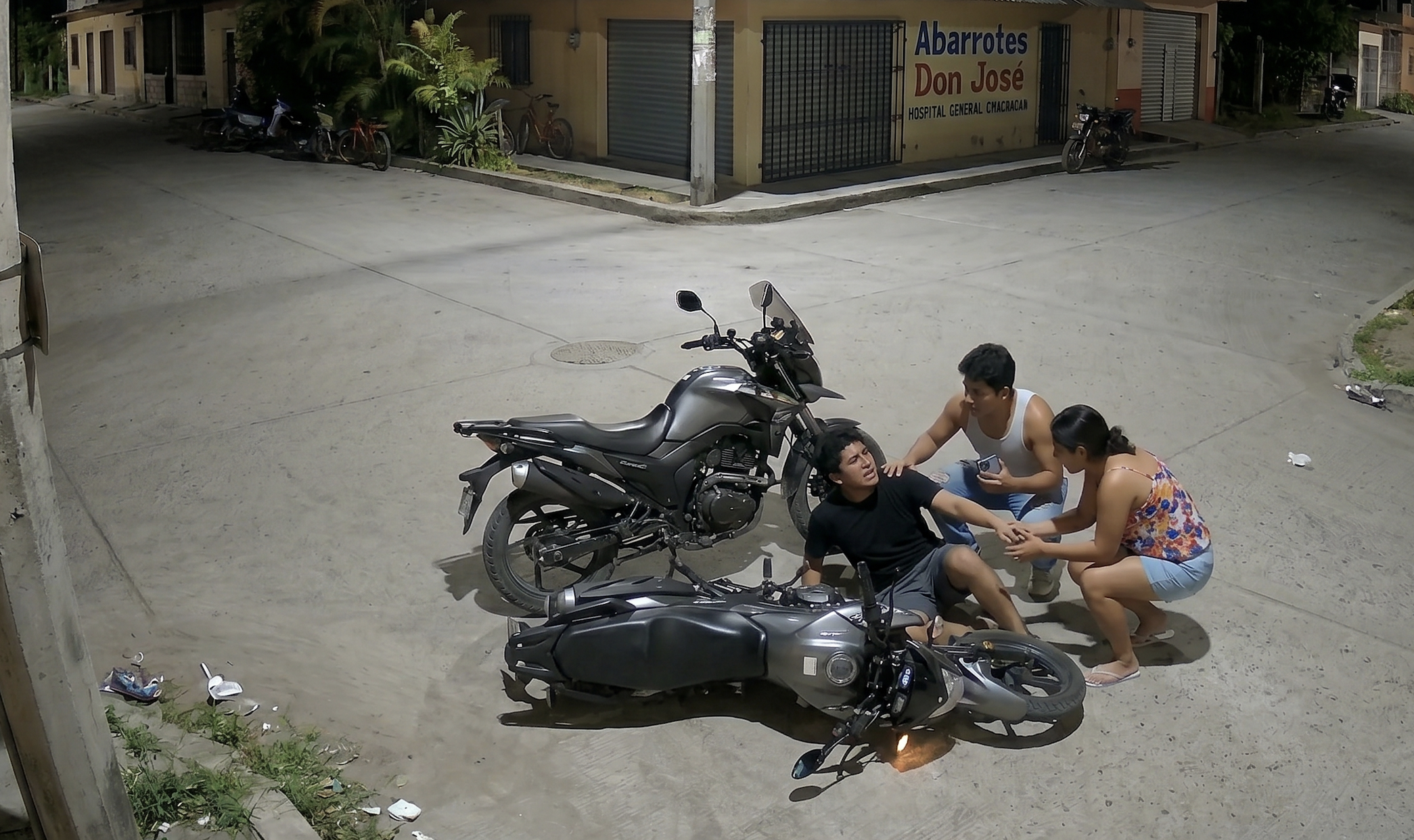 Lo atropellaron con todo y moto en Colonia Ejidal de Arriaga1