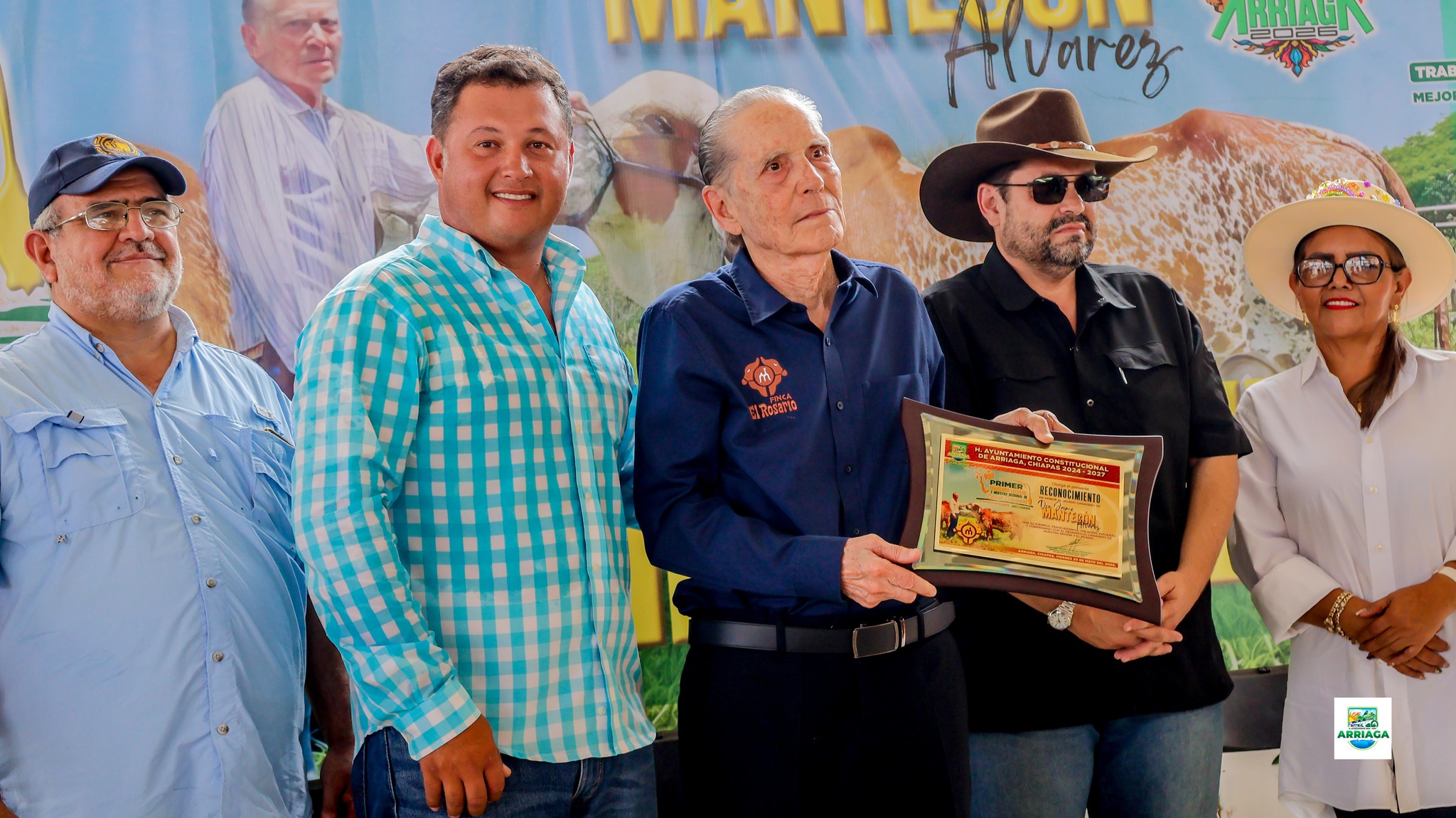Reconocen trayectoria de Don Jaime Manteco¦ün en Arriaga1