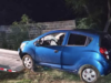 Vehículo cae a riíto en Tonalá; conductor resulta lesionado