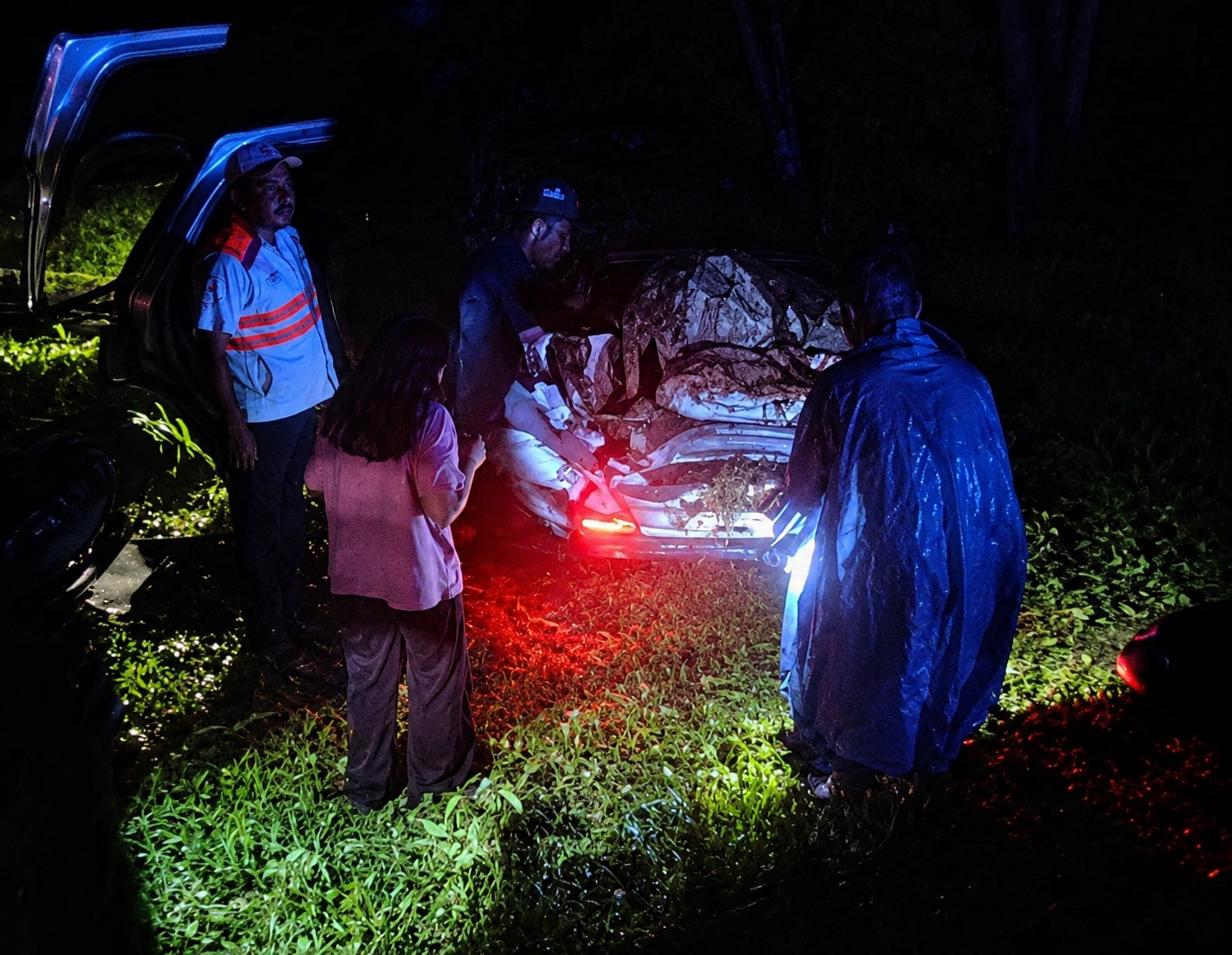 Volcadura de taxi deja varios lesionados en la carretera Tonala¦ü